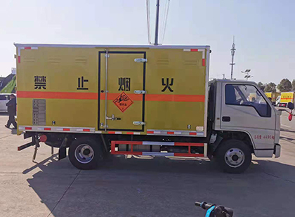 九江爆破器材运输车工人安全操作规范与智能技术保障